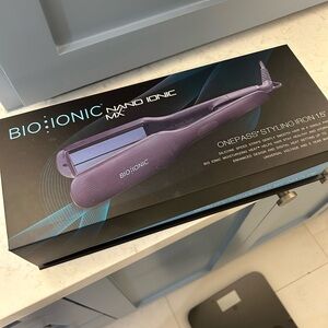 Bio-ionic 1.5” straightener